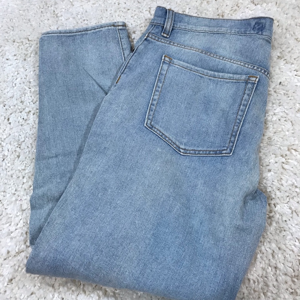 Brandy Melville Light Wash Boyfriend Jeans